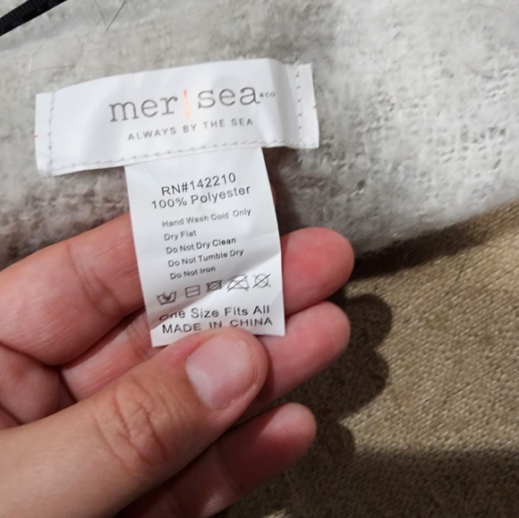 Gray women's MerSea cozy wrap NWOT - Picture 4 of 6